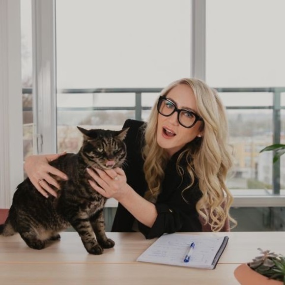 Meet your Posher, Brooke - Picture 1 of 1